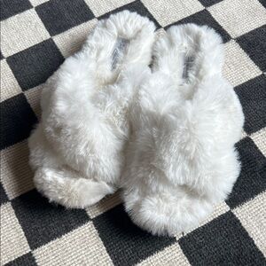 Primark Fluffy‎ White Memory Foam Slippers 7/8 NWOT
